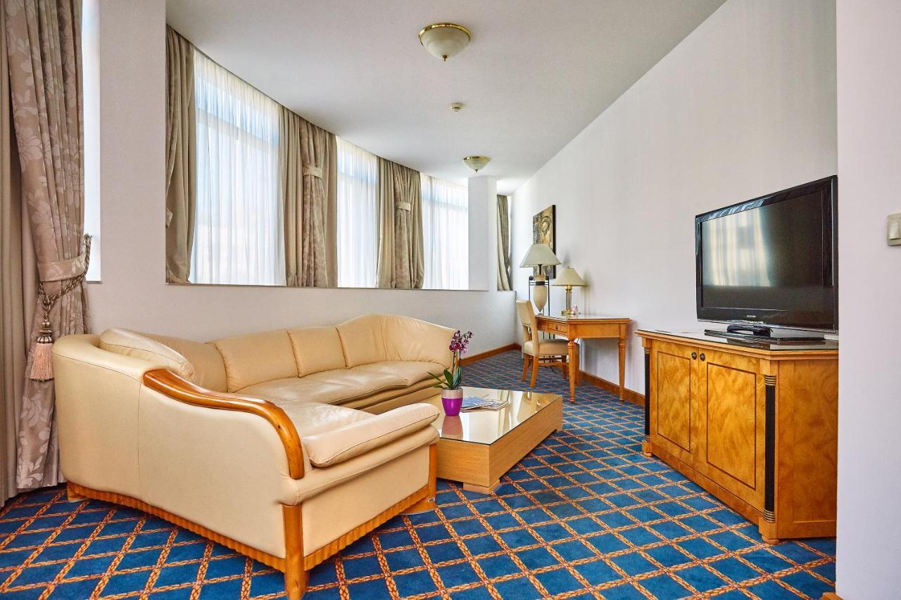 Garni Hotel Master Нови-Сад Экстерьер фото